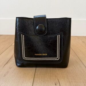 CrossBody Bag Brand Fashion Black Leather Gold Hardware Embrodery NWOT No Strap